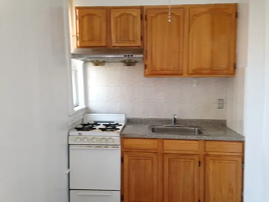 Rented by Golden Tower Realty | media 17