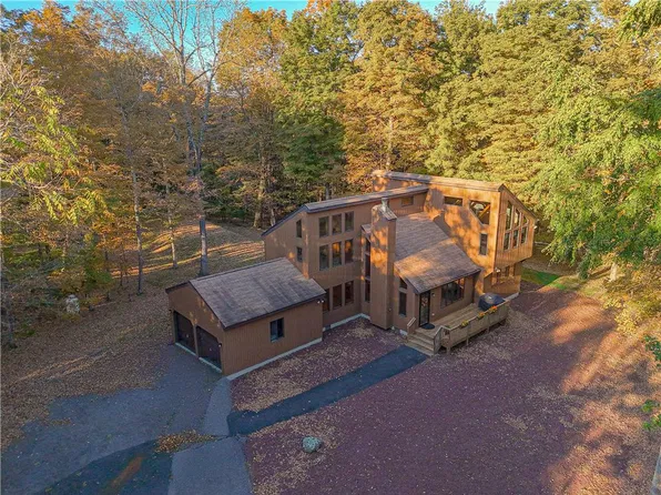 10 Ace Ln, East Stroudsburg, PA 18301