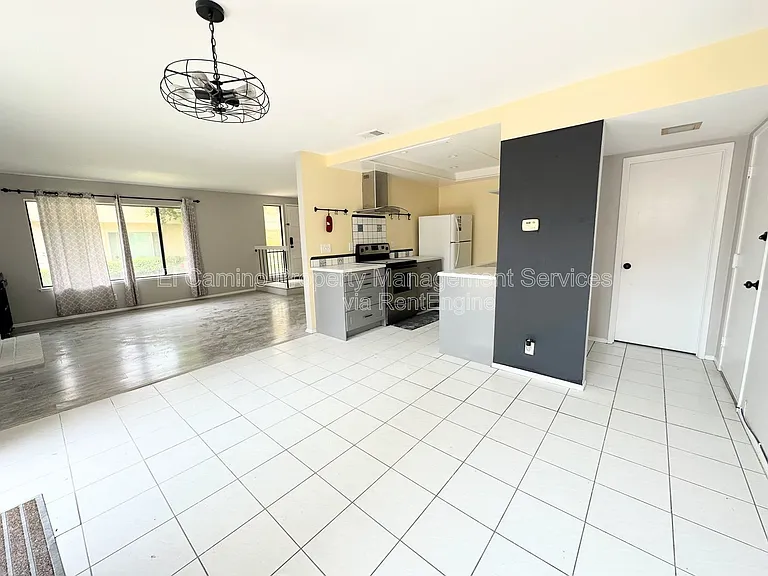 955 W Lamark Ln — Photo 7