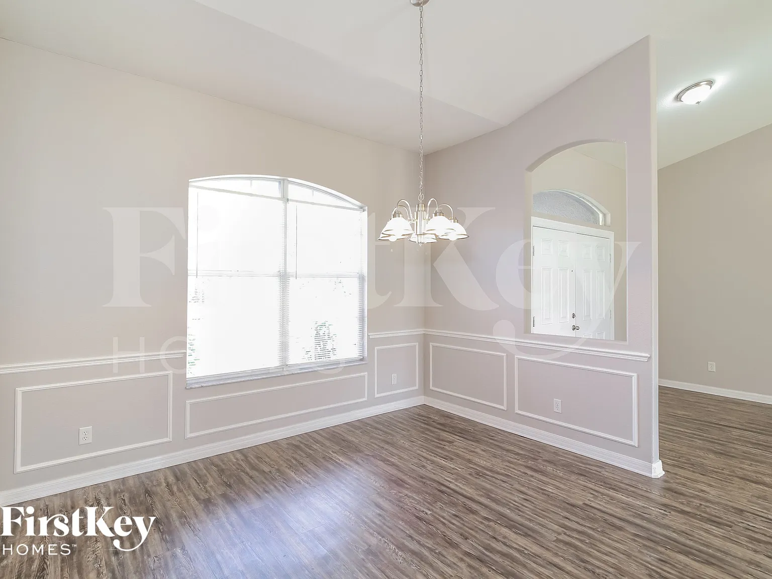 4 bed, 2.5 bath, 2090 sqft, $1,895 — Photo 4