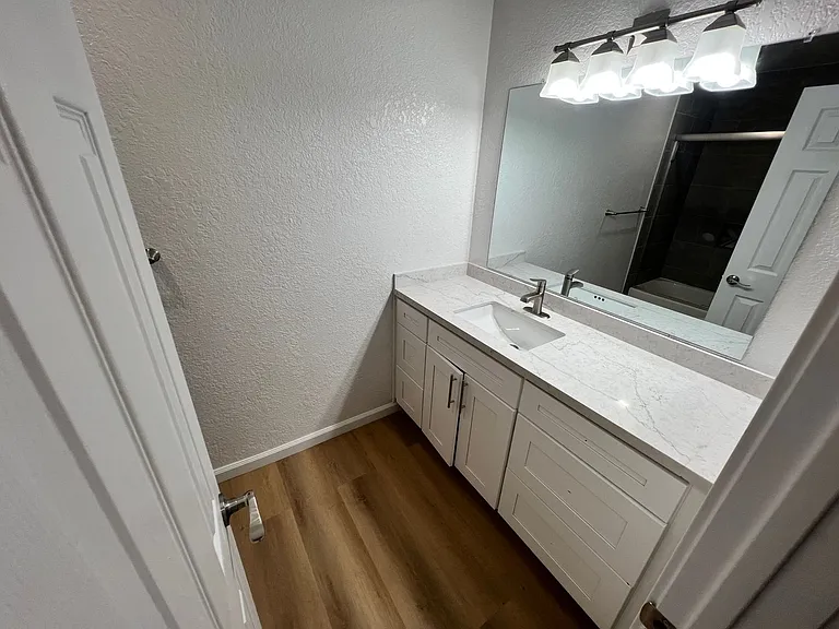 1013 Sunshine Ave #I — Photo 7