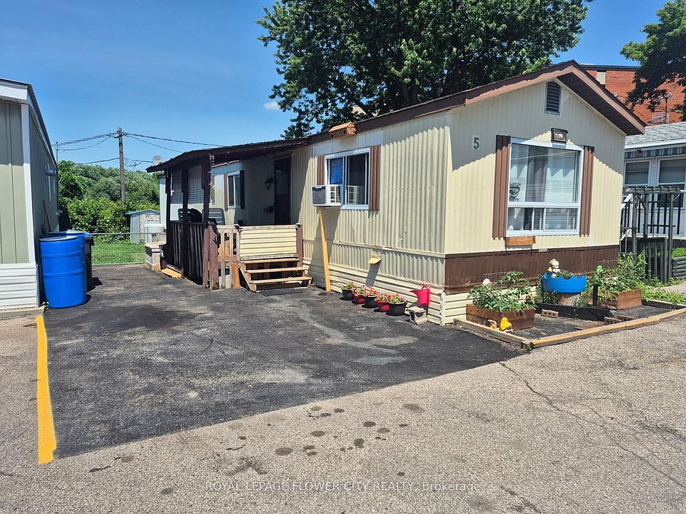 1st image of 3233 Derry Rd E #5