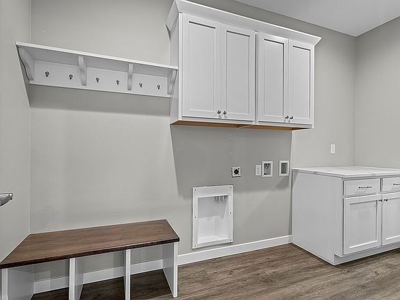 5th image of 102 Bergen Dr
