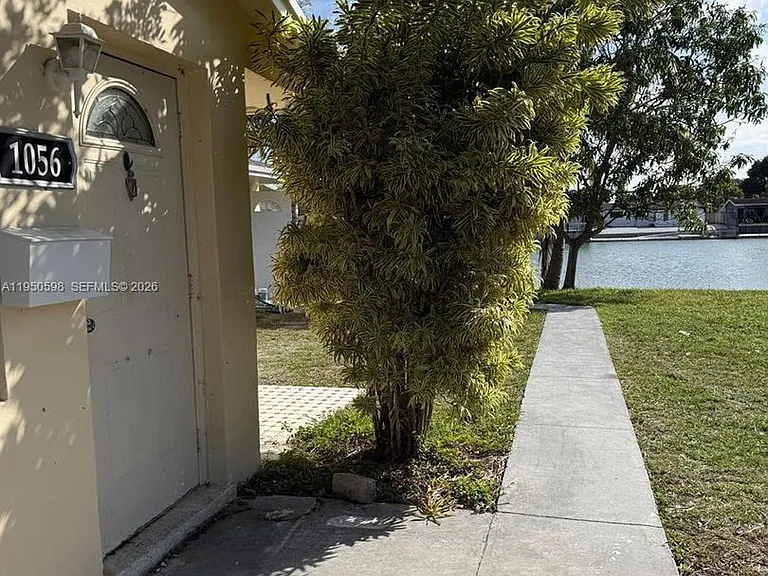 1056 SW 2nd St #1056 — Photo 6