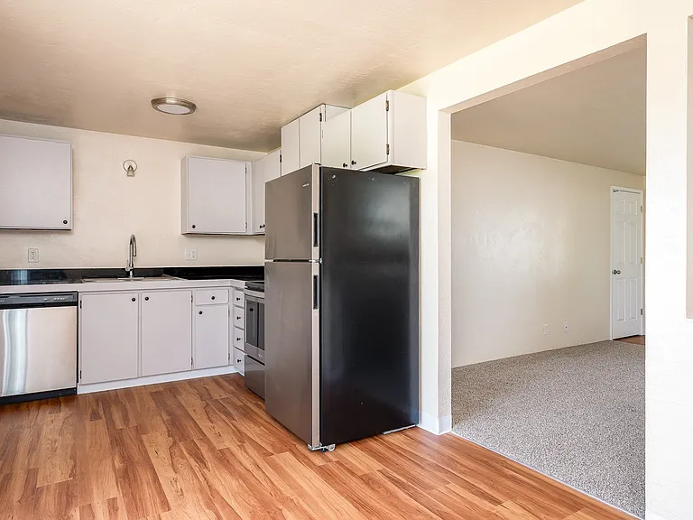 Pacific Village | Kitchen