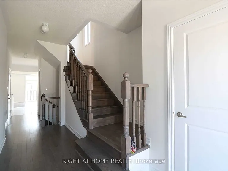 9 Conarty Cres — Photo 9