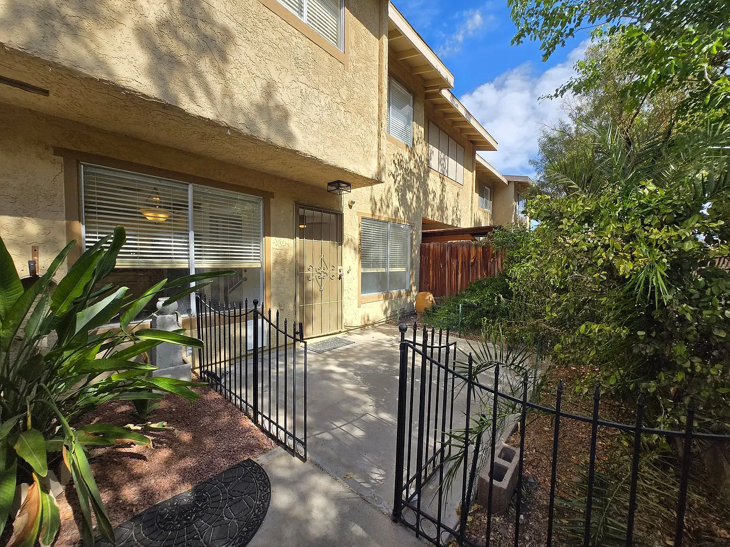 Beautiful townhome — Photo 2