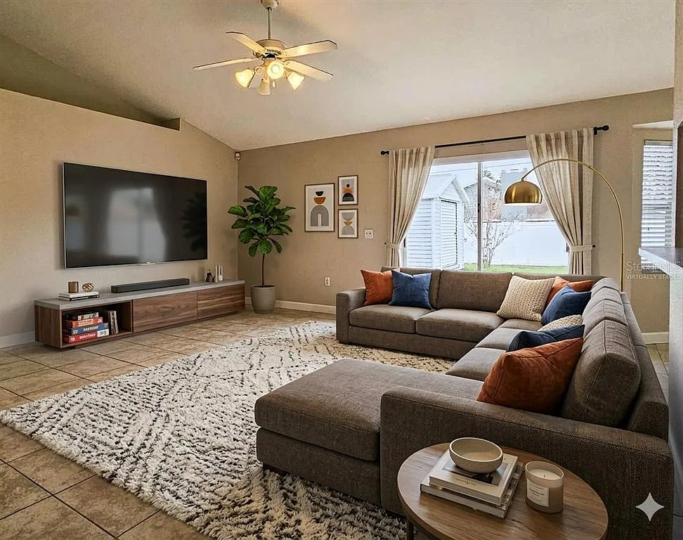 4 bed, 2.0 bath, 1434 sqft, $2,000 — Photo 2