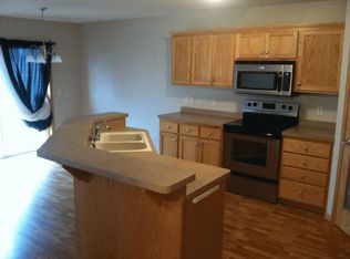 19494 Prairieview Dr, Rogers, MN 55374