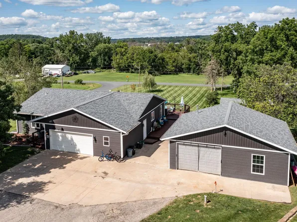 514 Pleasant St SW, Chatfield, MN 55923