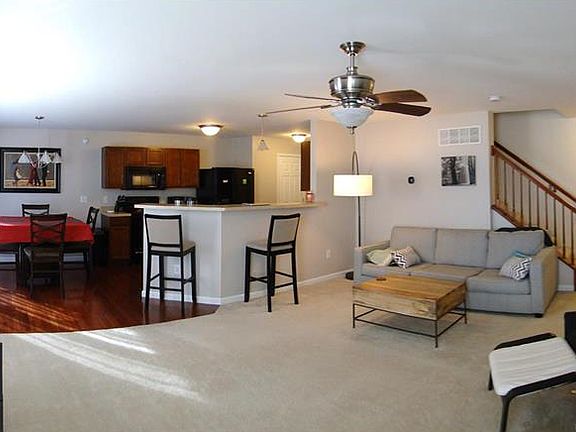 3rd image of 865 Foxgrove Dr