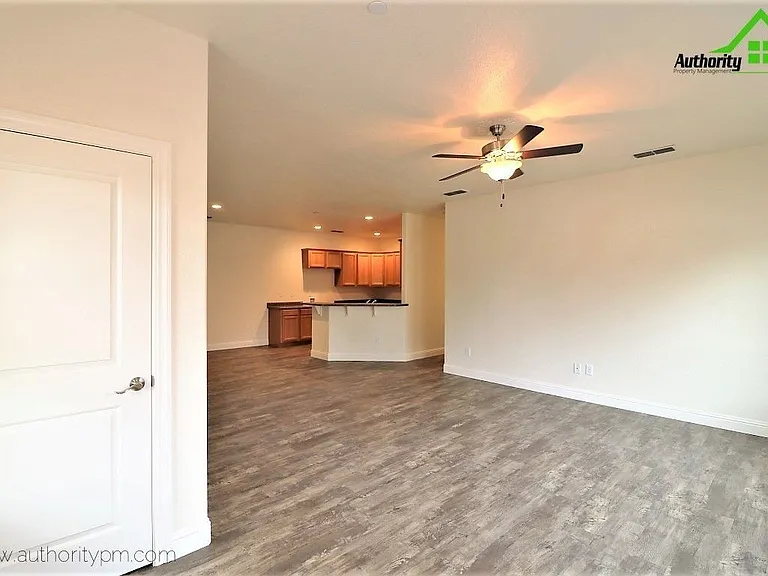 2530 Rainbow Ln #B — Photo 4