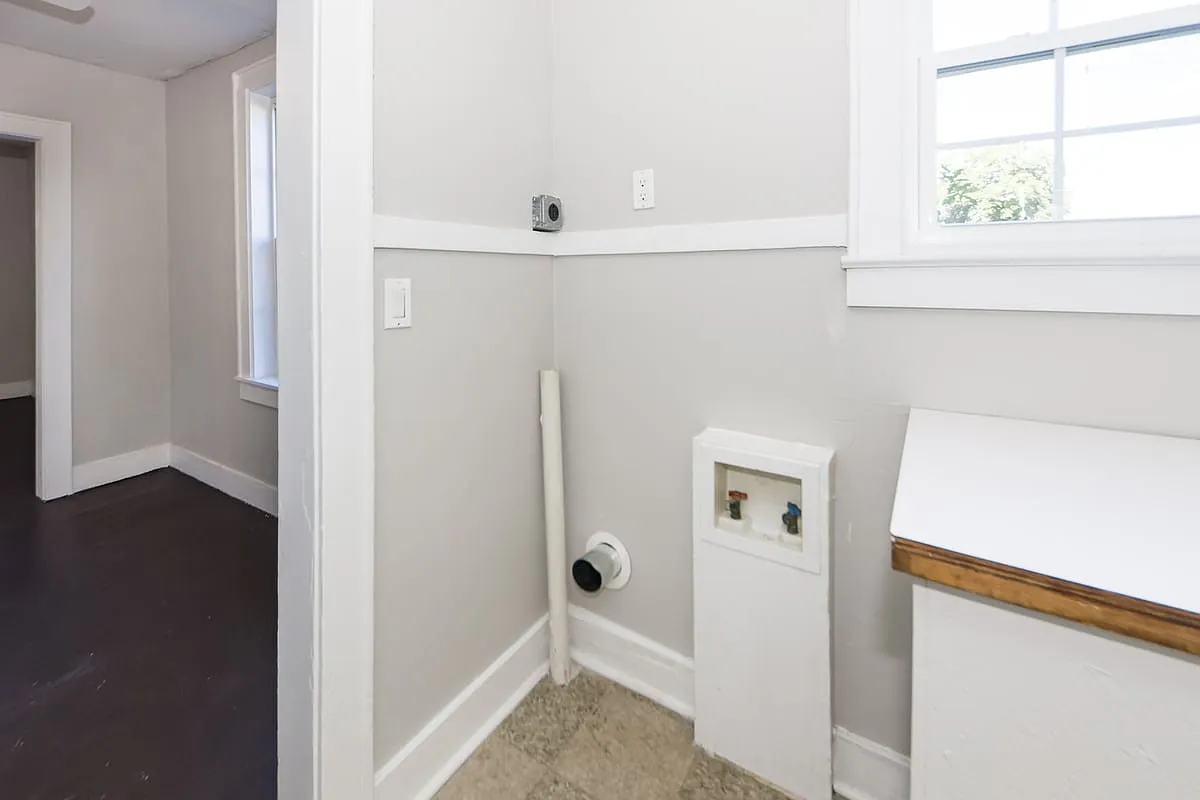 2123 Captain Ave — Photo 4
