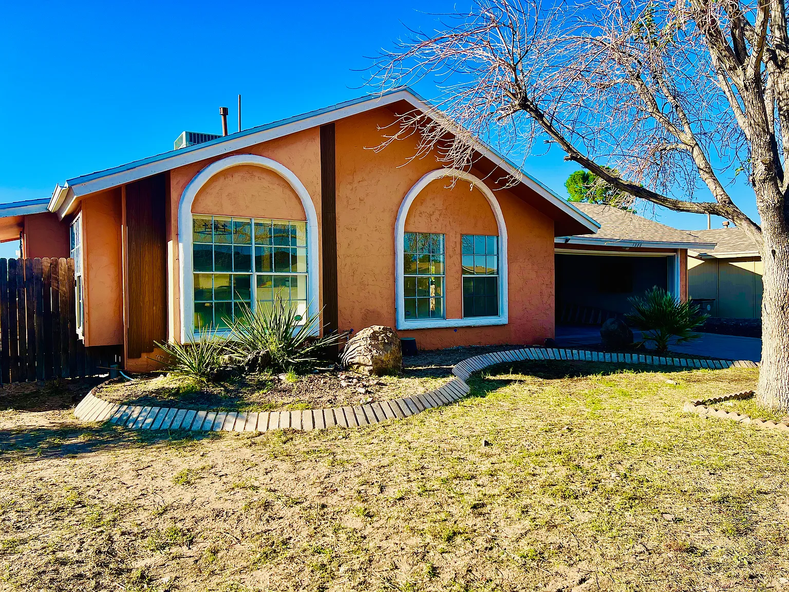 3 bed, 1250 sqft, $1,690 — Photo 1