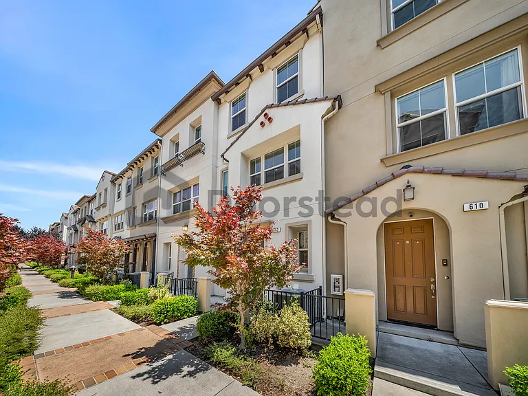 612 Barcelona Loop — Photo 3