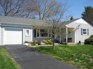 43 Robin Hood Dr, Riverside, RI 02915
