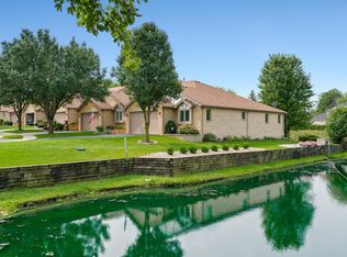 9S230 Clarenbrook Ct, Willowbrook, IL 60527