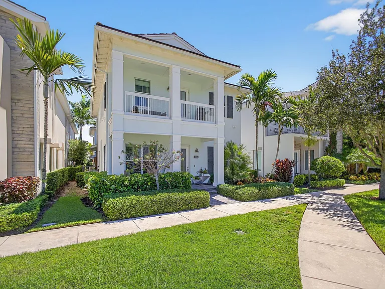 1026 Faulkner Terrace Palm — Photo 3