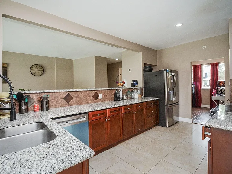 1402 Chestnut Ridge Rd — Photo 17