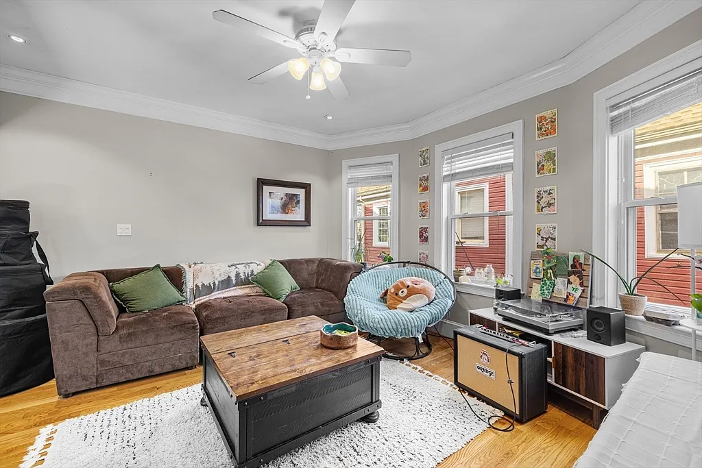 3 bed, 1100 sqft, $3,200 — Photo 3
