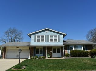 3950 Lexington Dr, Hoffman Estates, IL 60192