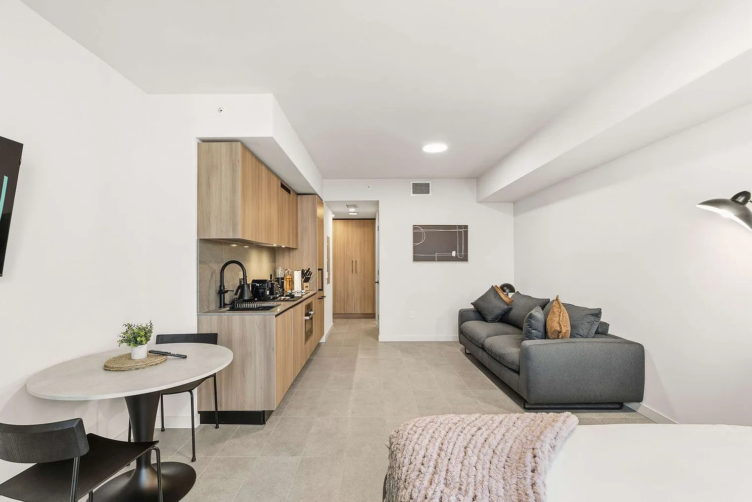 Studio, 1.0 bath, 441 sqft, $2,400 — Photo 3
