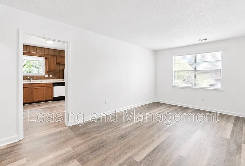 2 bed, 1.0 bath, 900 sqft, $1,530 — Photo 2