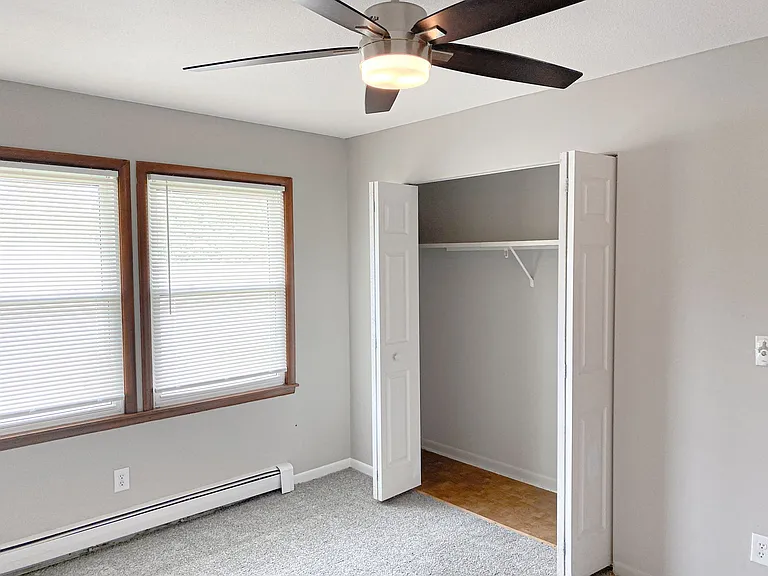 Windsor Chateau - Move in special- FREE GARGAE! — Photo 10