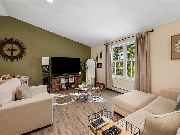 3rd image of 424 Dennison Dr
