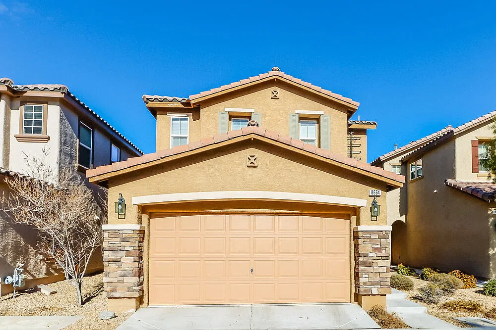 3 bed, 2.5 bath, 1695 sqft, $3,010 — Photo 1