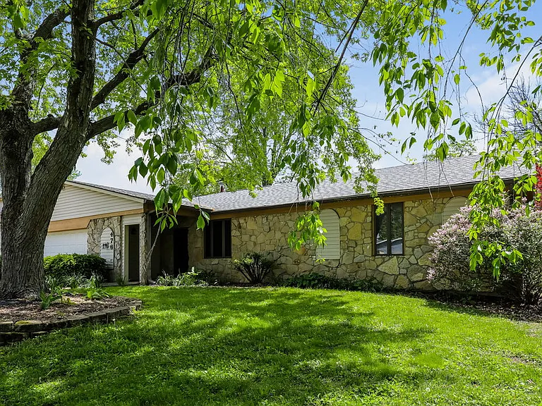 476 Spring Dr — Photo 3