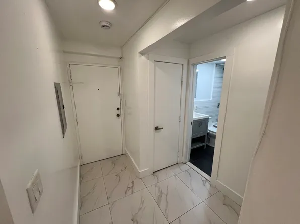 592 Bergen Avenue image 6 of 11