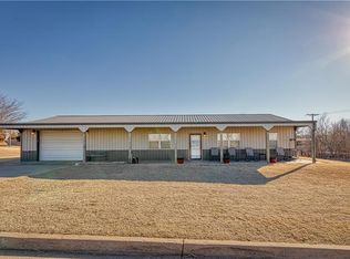 1108 E Main St, Hammon, OK 73650