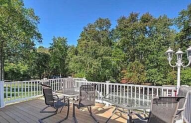 2nd image of 109 Darien Rd