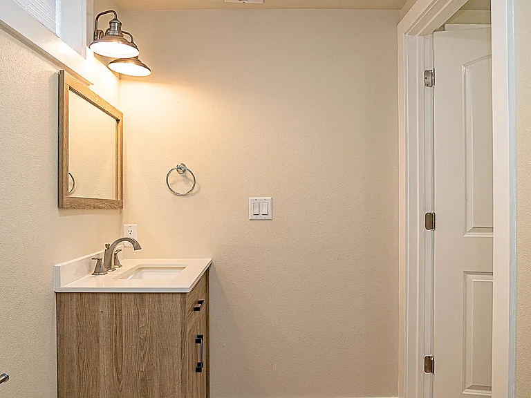 608 Creighton St — Photo 12