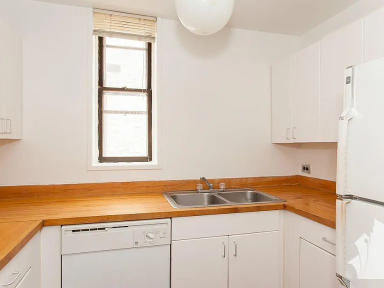 604 W Surf St #3 — Photo 5