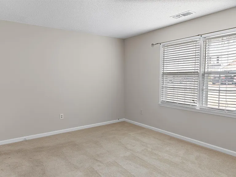 3426 Wildewood Dr — Photo 13