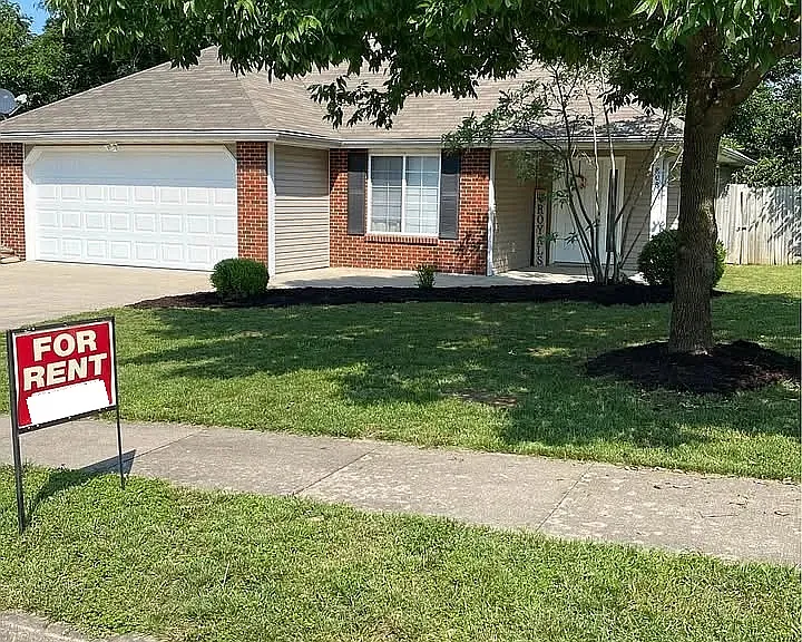 808 Sandy Ct — Photo 1