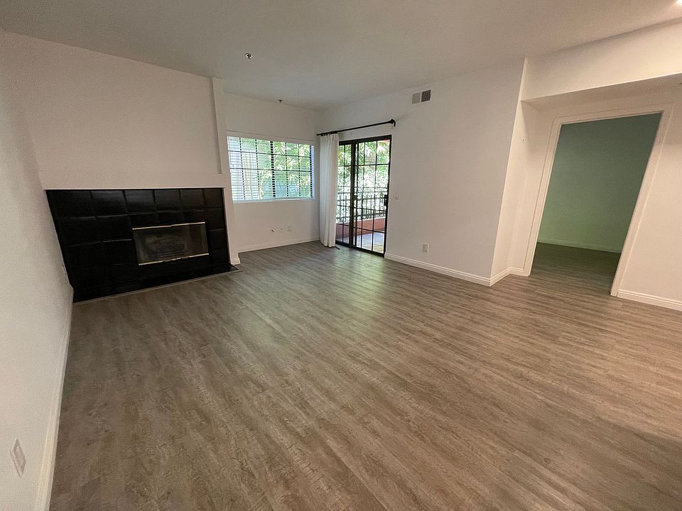 1st image of 12340 Montana Ave #106