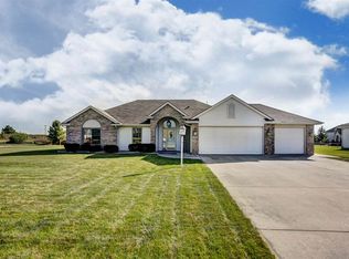 200 Hunters Rdg, Auburn, IN 46706