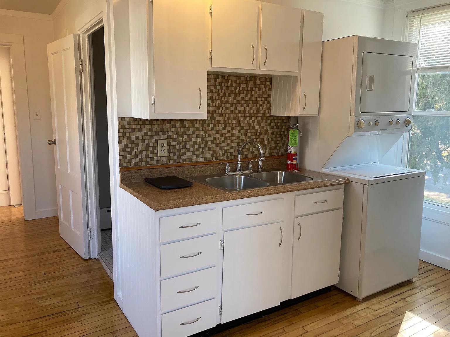 2 bed, 1100 sqft, $1,450 — Photo 2
