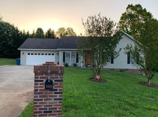 2322 7th Ave NW, Hickory, NC 28601