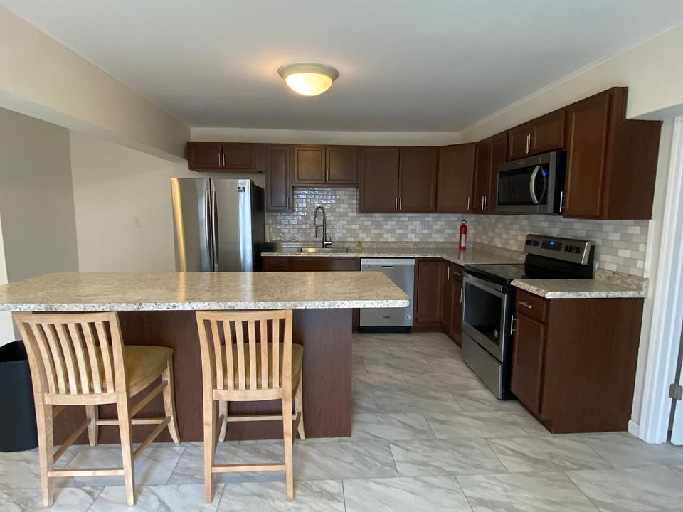1st image of 3 Hudson Bluff Cir