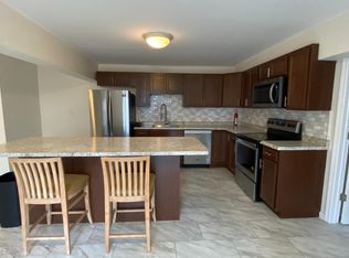 3 Hudson Bluff Cir, Marlboro, NY 12542