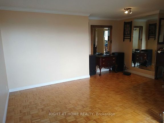 4th image of 61 Markbrook Ln #706