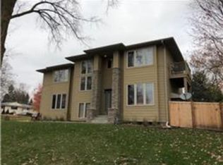 5980 Hawthorne Rd, Mound, MN 55364