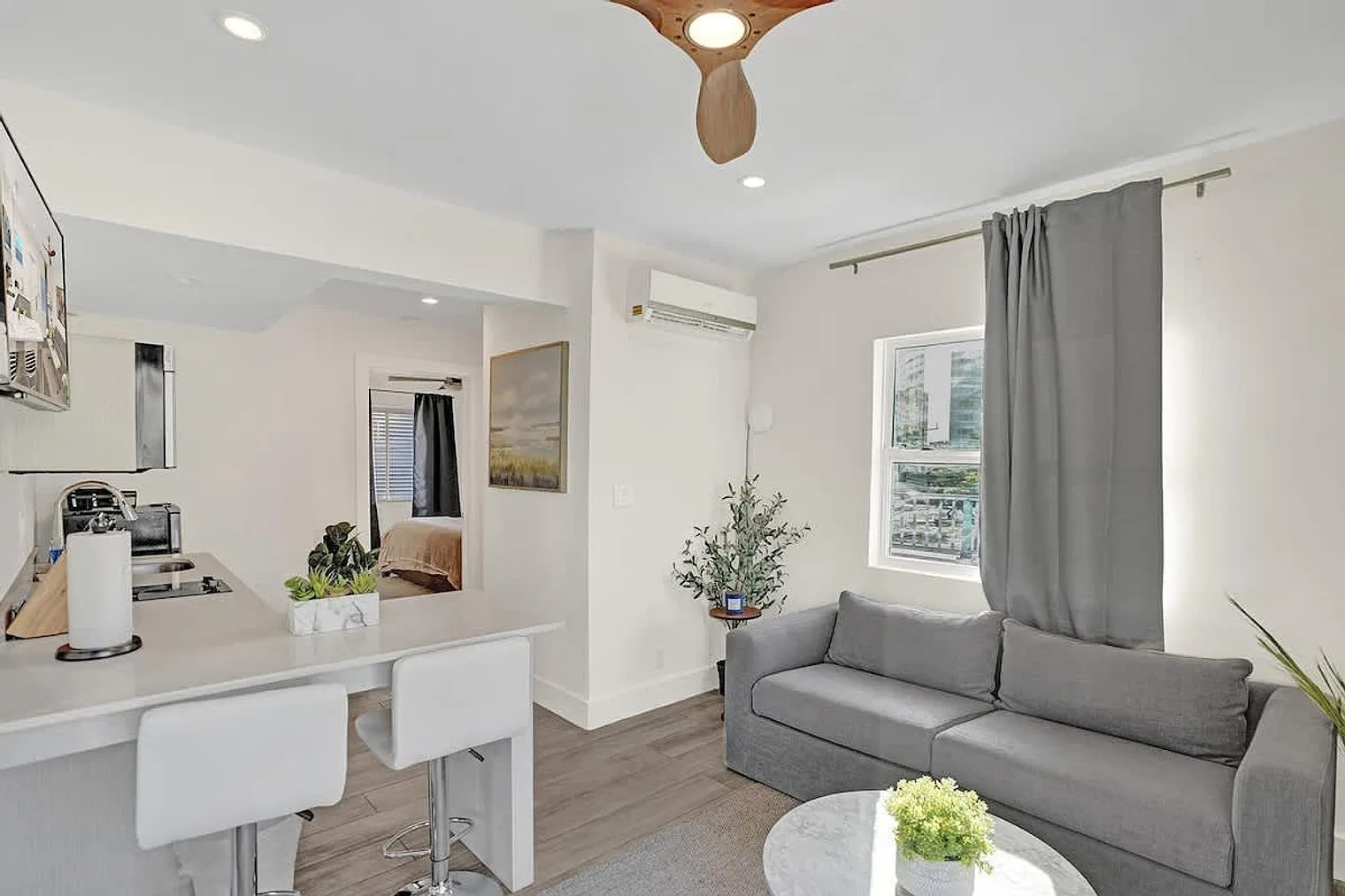 2 bed, 1.0 bath, 3229 sqft, $8,950 — Photo 1