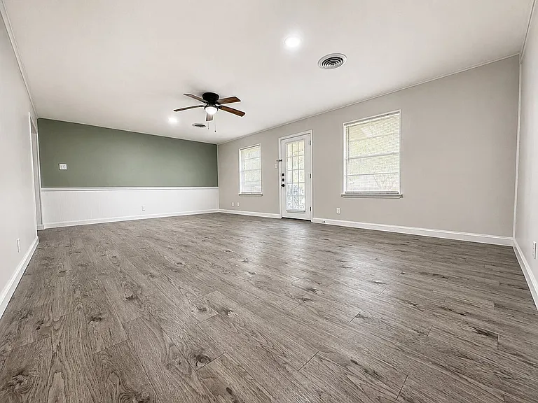1005 Oakwood Ln — Photo 5
