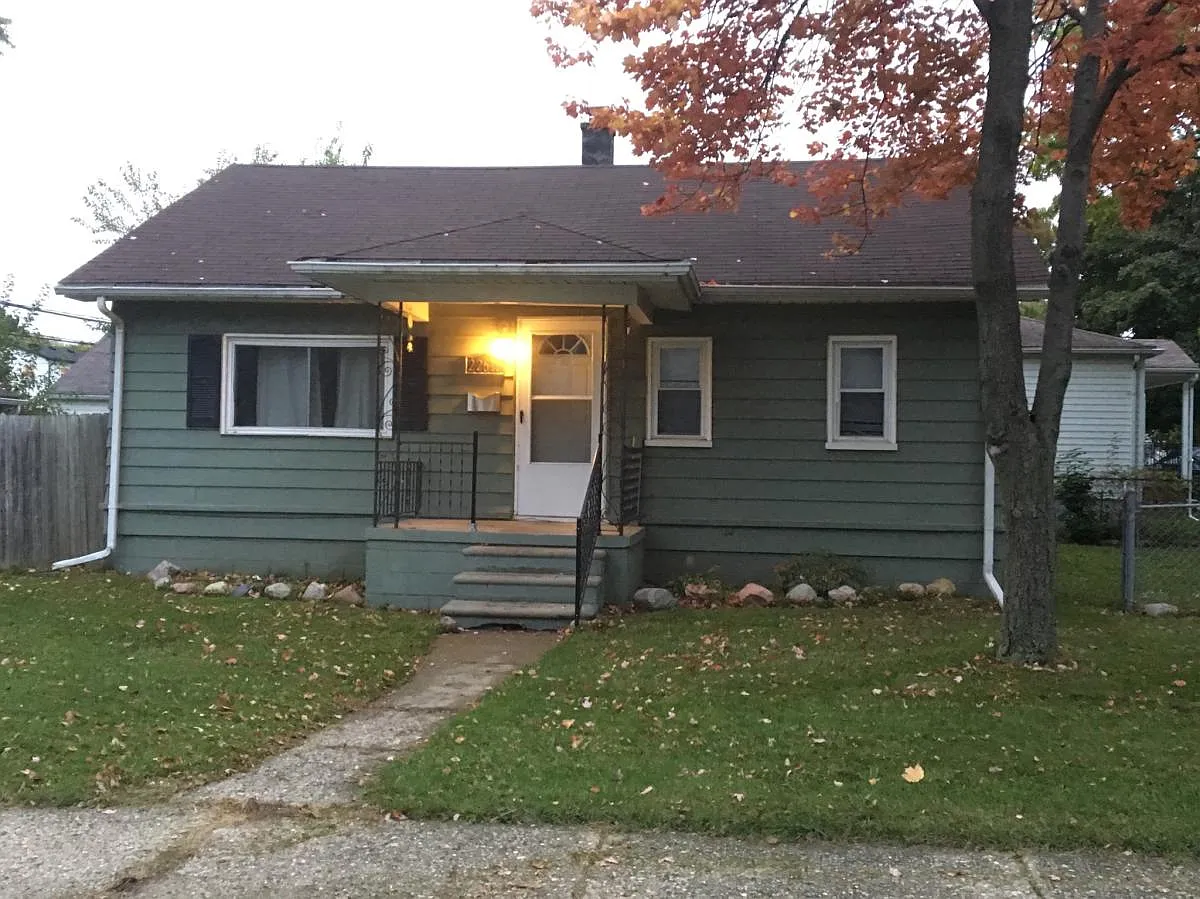 22610 Vassar Ave photo 1