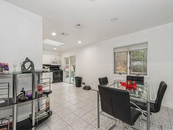 4th image of 27 Manchester Blvd